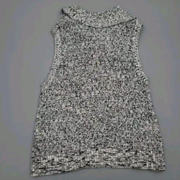 Sweater - Picture 2 of 4